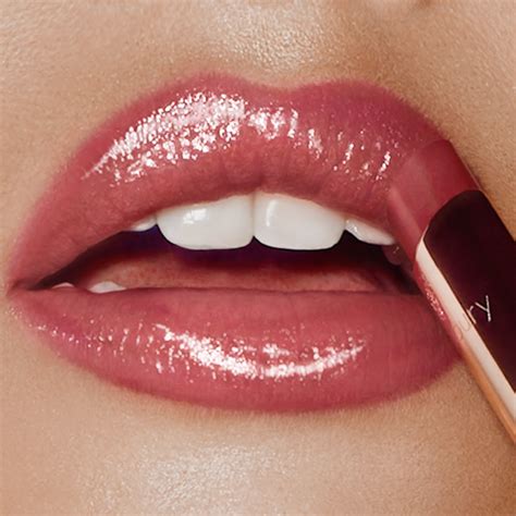 charlotte tilbury hot lips lipstick.